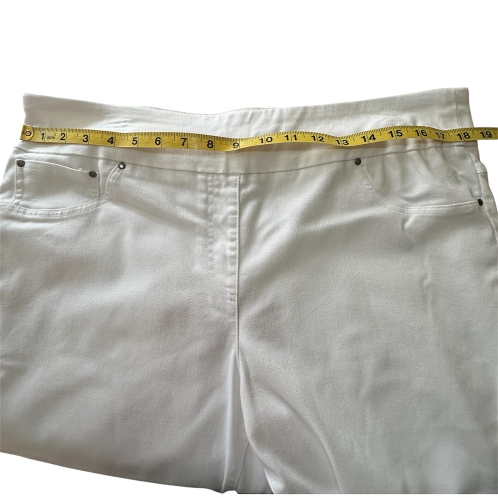 Ruby Rd. White Pull-On Capris Pants With Frayed H… - image 4